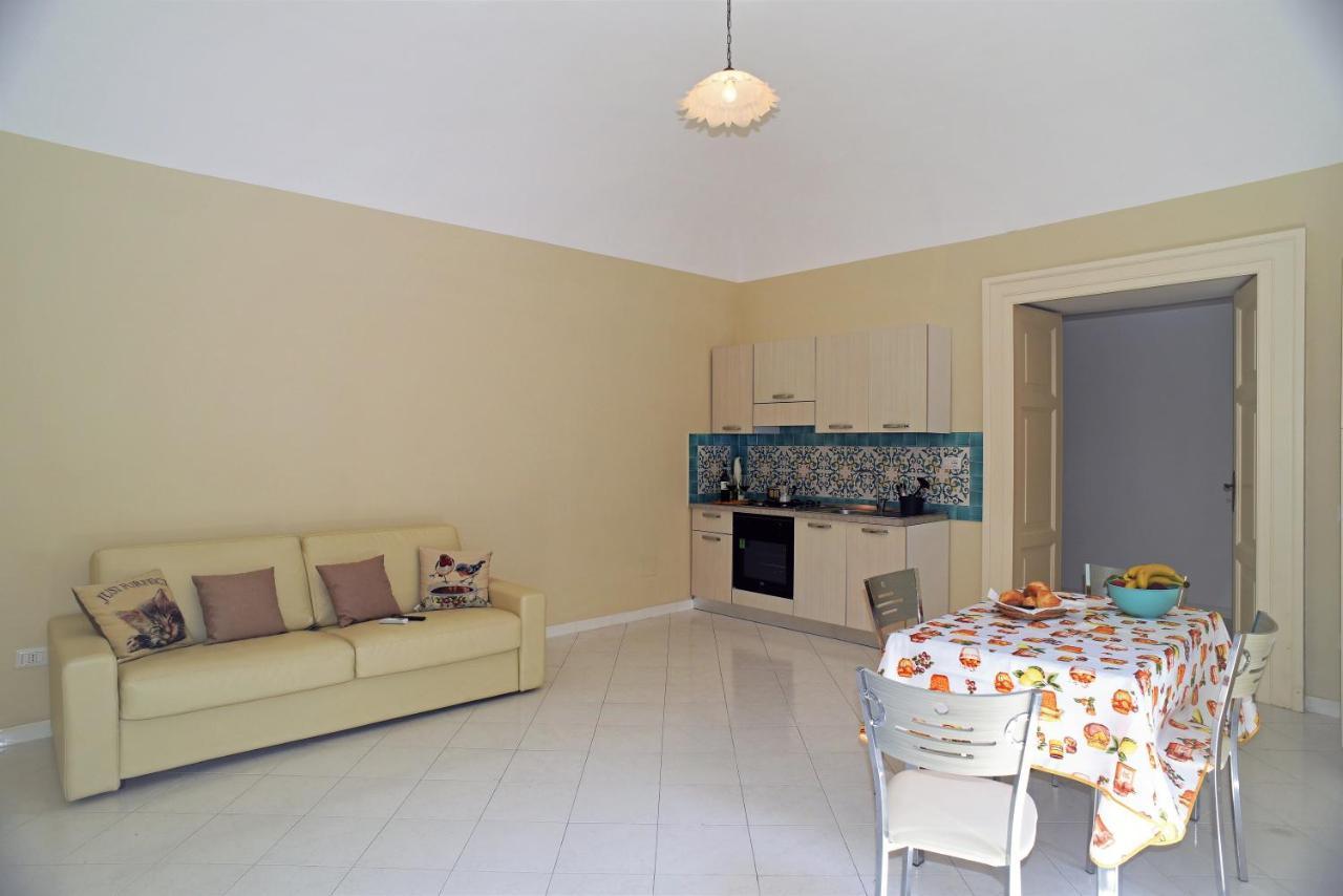 Casa Vacanza "Nonna Matilde" A Meta Di Sorrento, 600Mt Dal Mare, Casa Per 4 Eksteriør billede
